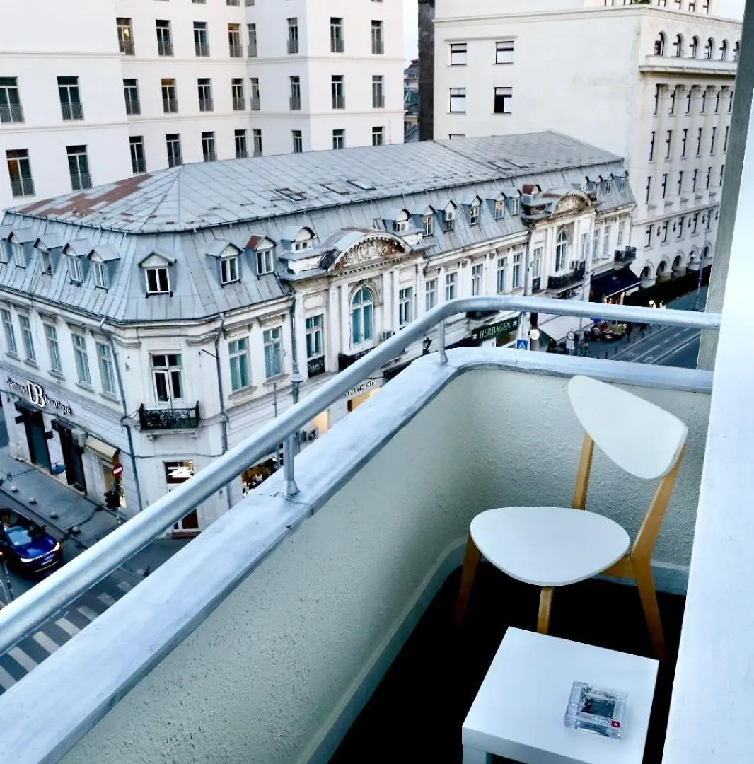 Apartment With 3 Rooms In The City Center Bucareste Roménia