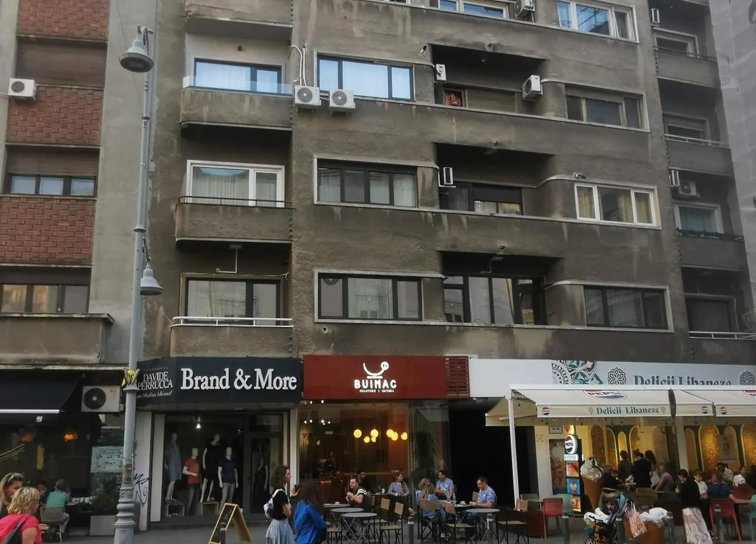 Apartment With 3 Rooms In The City Center Bucareste