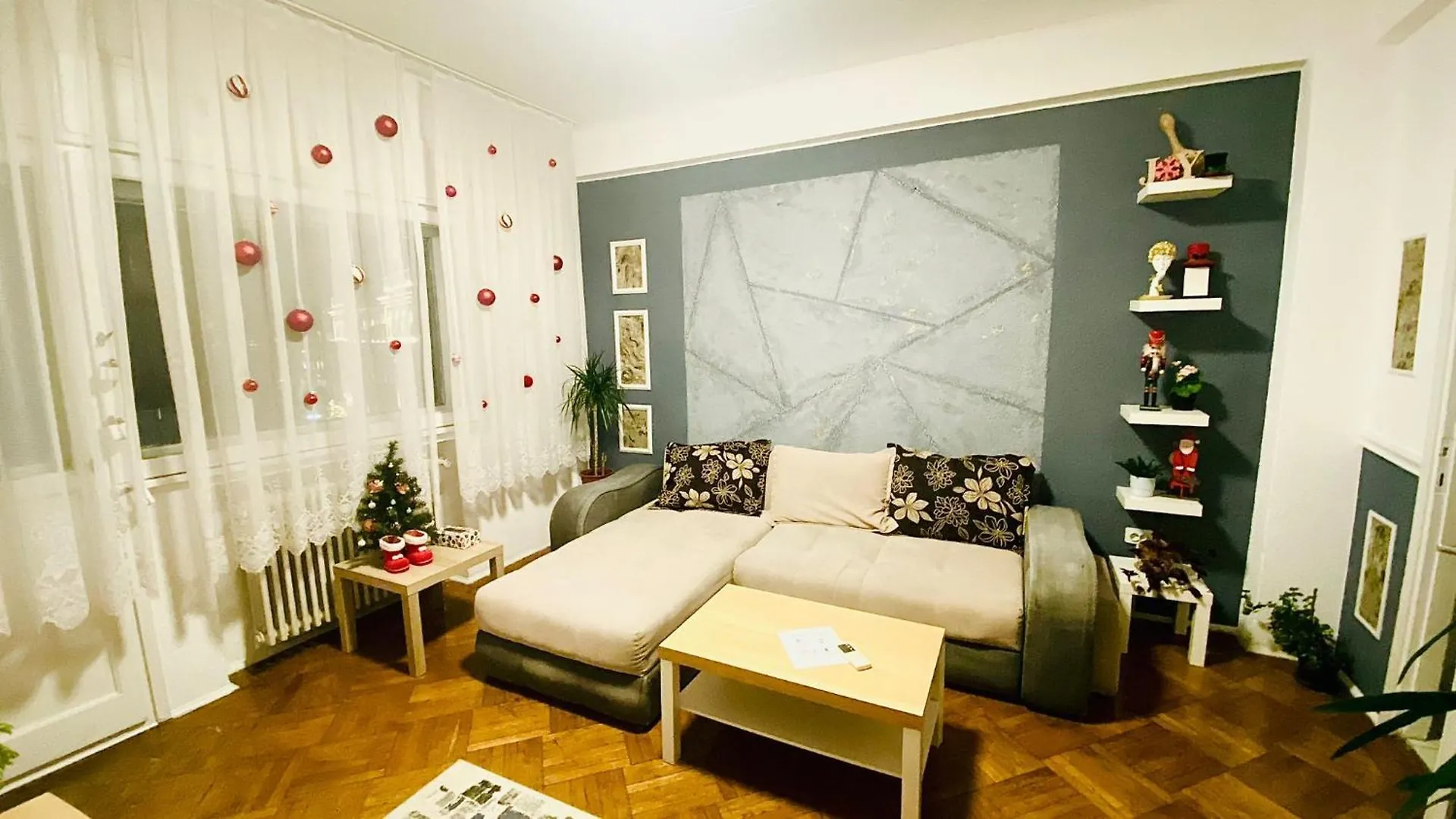 Apartment With 3 Rooms In The City Center Bucareste 0*,  Roménia